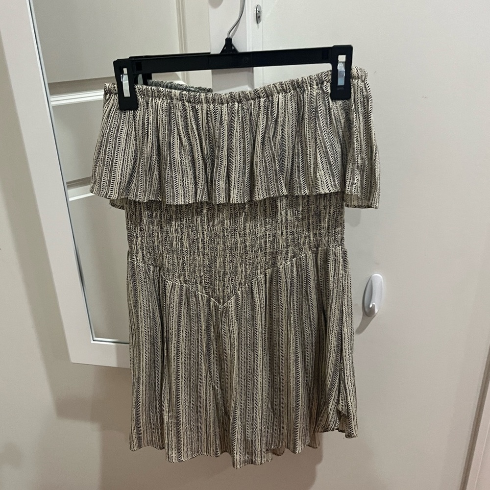 Promesa sleeveless romper. Great condition size medium. Black and cream.